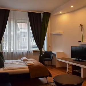 https://apt-main-square-sauna-and-narnia-2bdr-by-ruterra.praguehotelsweb.com